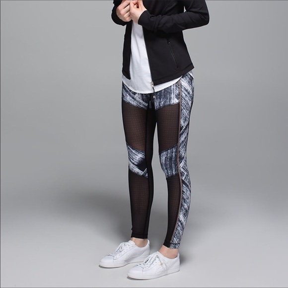 lululemon athletica Pants - LULULEMON Hot To The Street Pant
